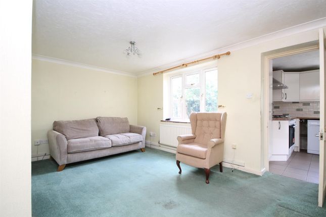 9, Norwood Close, Leatherhead photo 4
