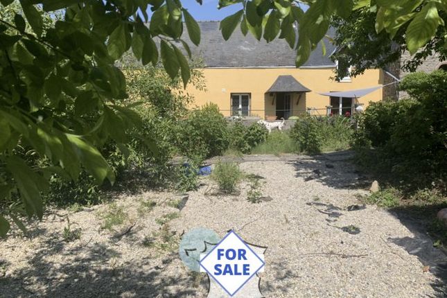 Property for sale in Saint-Pierre-Des-Nids, Pays-De-La-Loire, 53370, France
