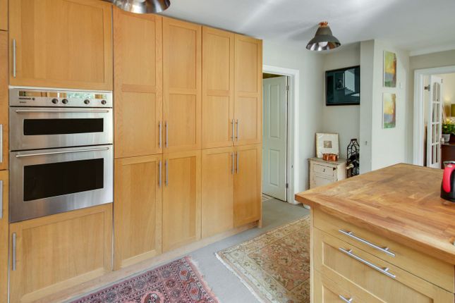 46, West Street, Lingfield photo 4