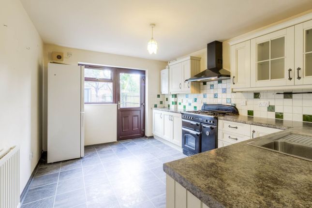 20, Isaacson Drive, Milton Keynes photo 3