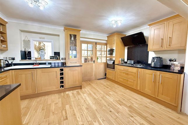 52, Harlestone Close, Luton photo 3