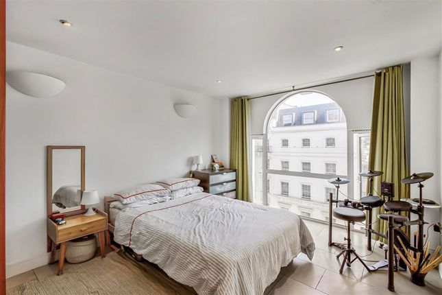 Apartment 2, Bridgegate House, 116-118, Borough High Street, London photo 4