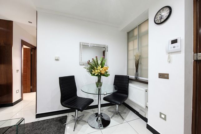 Flat 12, Cumberland Court, Great Cumberland Place, London photo 3