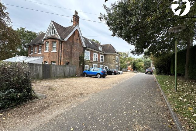 Thumbnail Flat for sale in Rowhill Road, Hextable, Kent