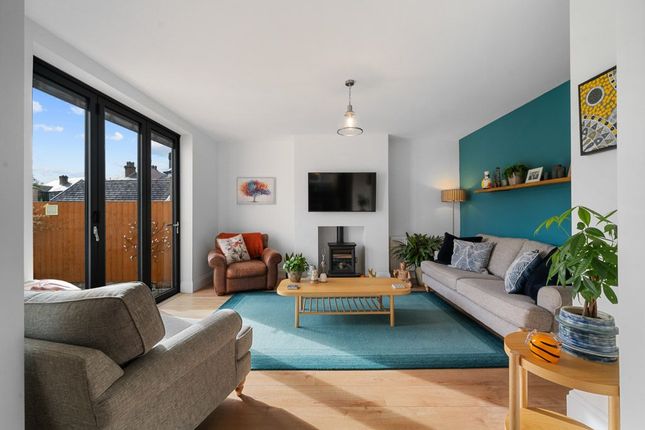 8 Montrose Drive, Southport photo 2