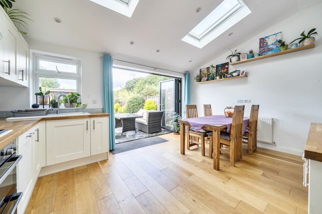 79, Miltons Crescent, Godalming photo 4