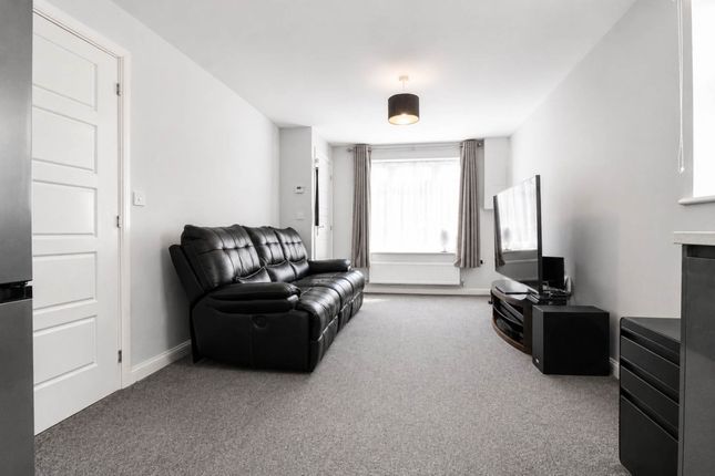 53, Birmingham Drive, Aylesbury photo 3