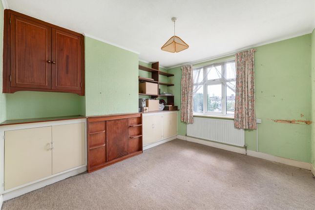 72, Greenway, Raynes Park photo 4