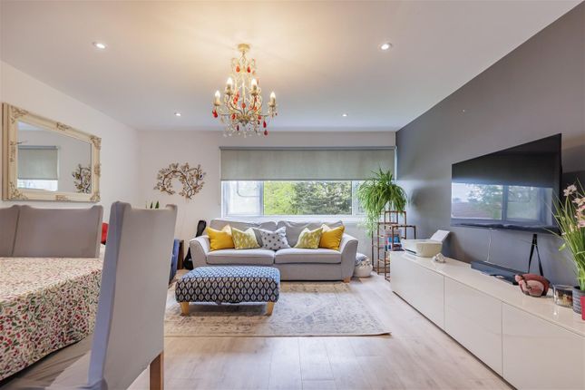 3 Fairlawns, Tidys Lane, Epping photo 2