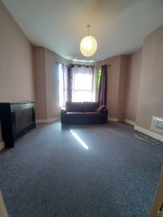 Thumbnail Flat to rent in Hermitage Road, London