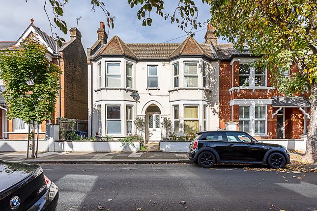 Flat to rent in Grafton Rd, Acton, London, London