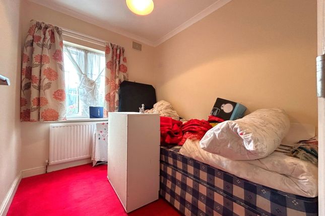 111, Willow Tree Lane, Hayes photo 5