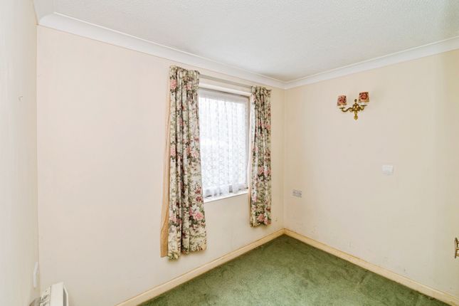 12, Homespinney House, Southampton photo 3