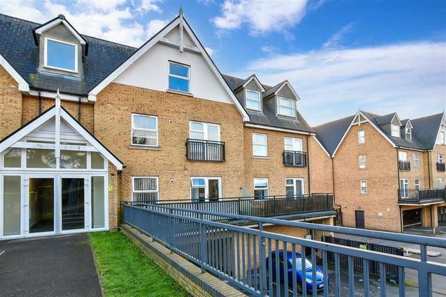 Flat for sale in Tanners Close, Dartford, Kent