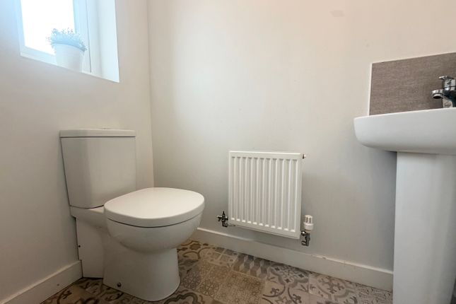 106, Maes Y Glo, Llanelli photo 4