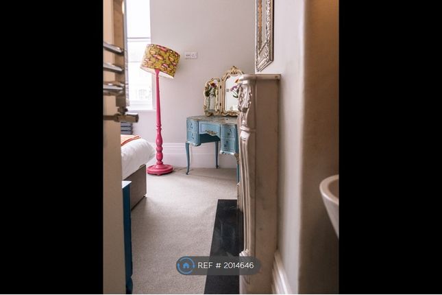 Flat to rent in Alfred Road, Brighton