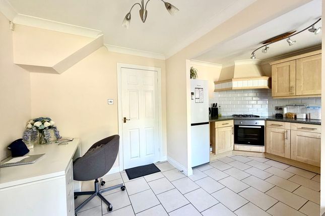 4, Meadowsweet Drive, Calne photo 4