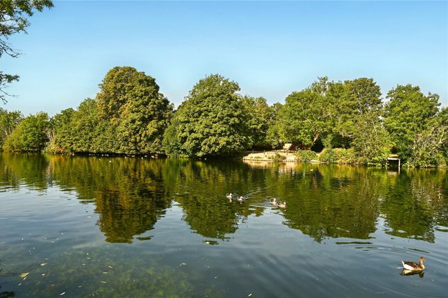 76, Thames Side, Surrey photo 3