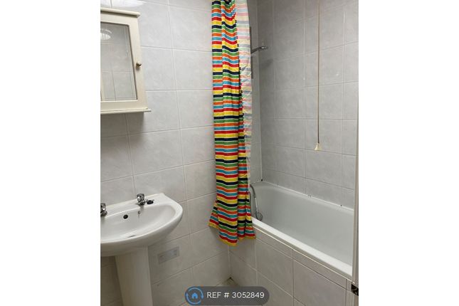 Flat, Glastonbury House Wantage Road, London photo 5