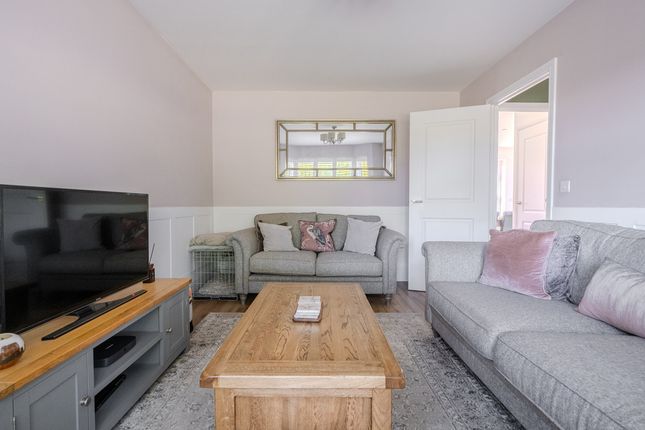 130, Lave Way, Caldicot photo 4