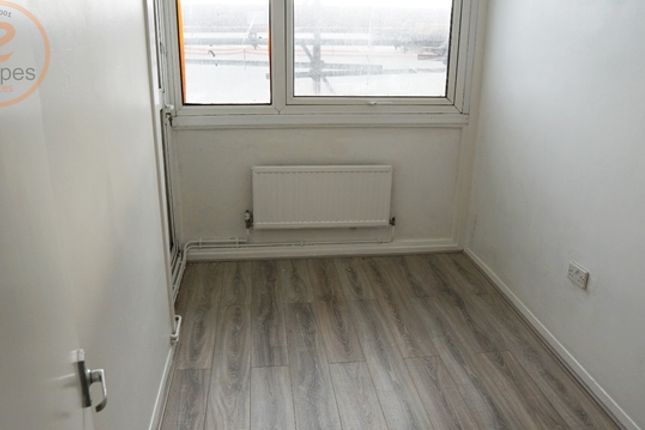 51 Frensham Court, Mitcham photo 4