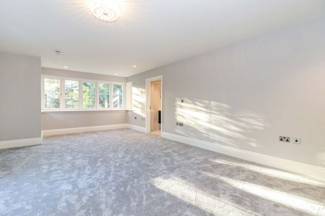 Detached house to rent in Knottocks Drive, Beaconsfield, Buckinghamshire