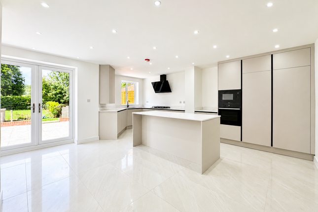 66 Queensgate Drive, Leicester photo 2