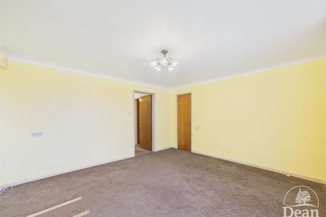 4 Hawthorn Court, Kimberley Drive, Lydney photo 4