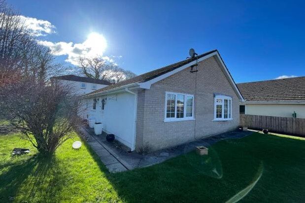 Bungalow to rent in Ash Grove, Ammanford
