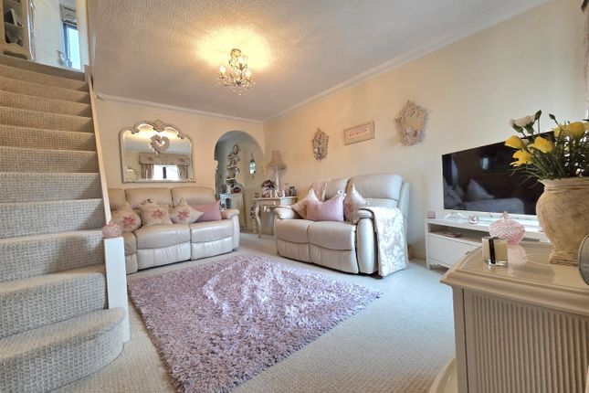 31, Milford Close, Longlevens photo 2