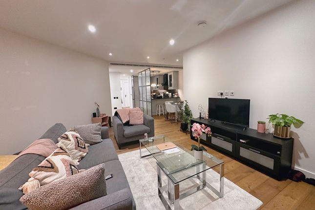 Flat for sale in Flat, Emery Way, London