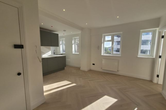 Flat 3C  Phoenix House 102-106, South Street, Romford photo 2