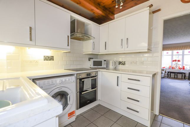 18, Grovelands Crescent, Wolverhampton photo 3