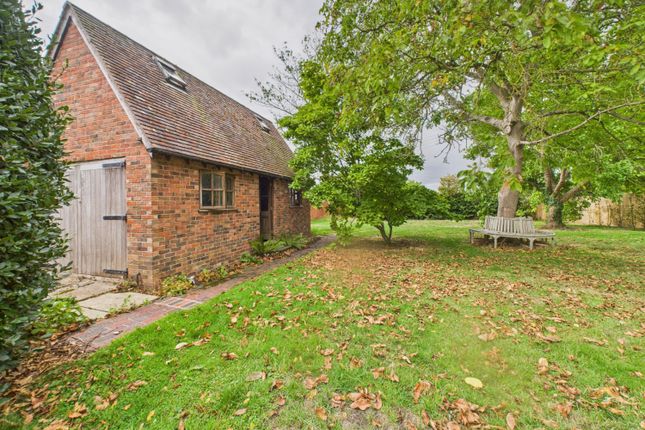 Cam01791G0-Pr0190-Still007