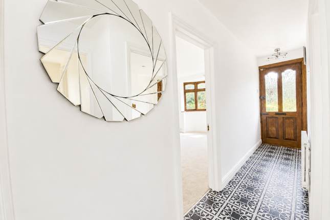 8 Oakwood Avenue, Brentwood photo 2