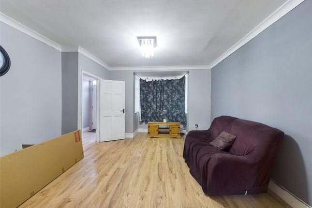 26, Dudley Road, Romford photo 3