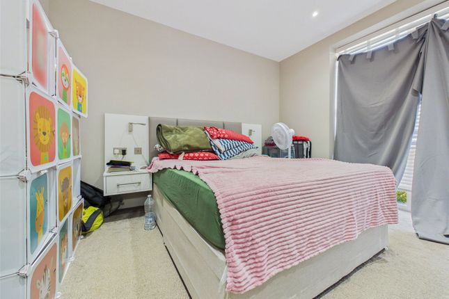 19, Domus Court, Crayford photo 5