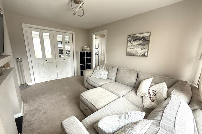 22, Watkiss Drive, Rugeley photo 4