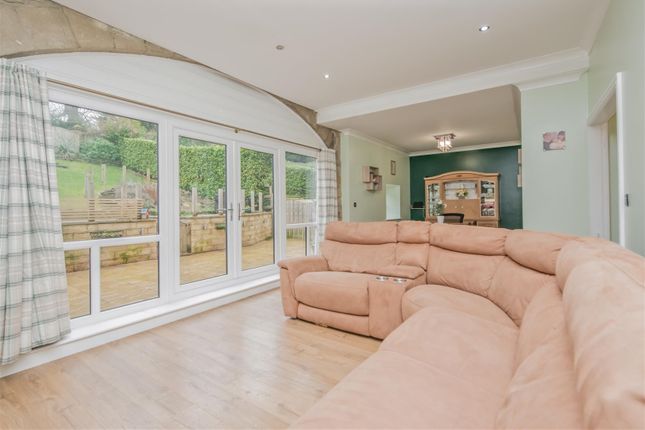 4 Valley Court, New Lane, Bradford photo 2
