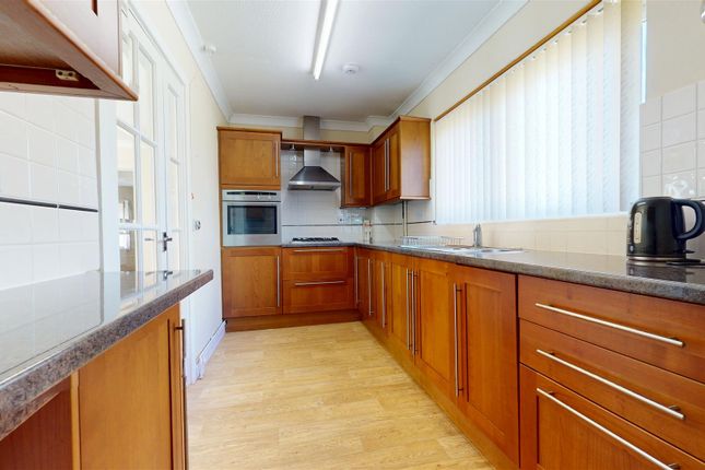 35 Oaktree Court, Portland Drive, Milton Keynes photo 5
