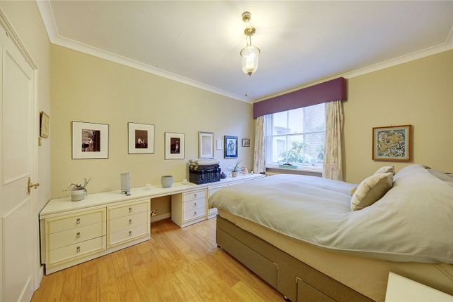 Flat for sale in Clarence Terrace, Regent's Park, London