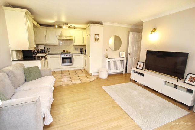 8, Denefield Gardens, Reading photo 4