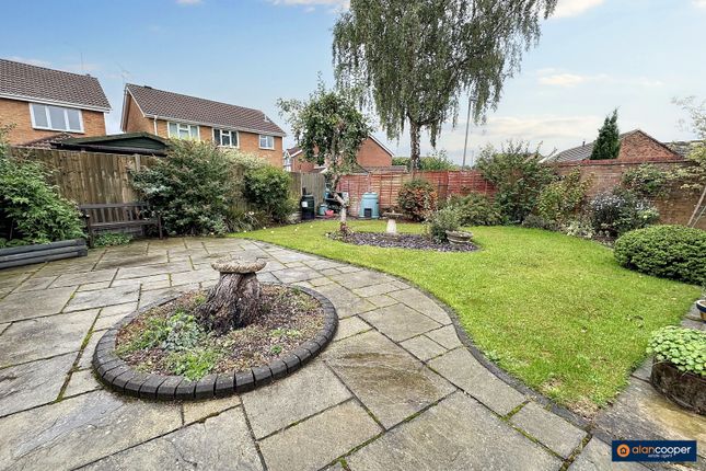 15 Dawlish Close, Nuneaton, Warwickshire photo 2