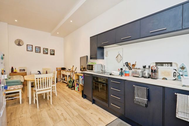 1-bed house on 4 Langley Court,, Pyle Street, Isle of Wight, £150,000