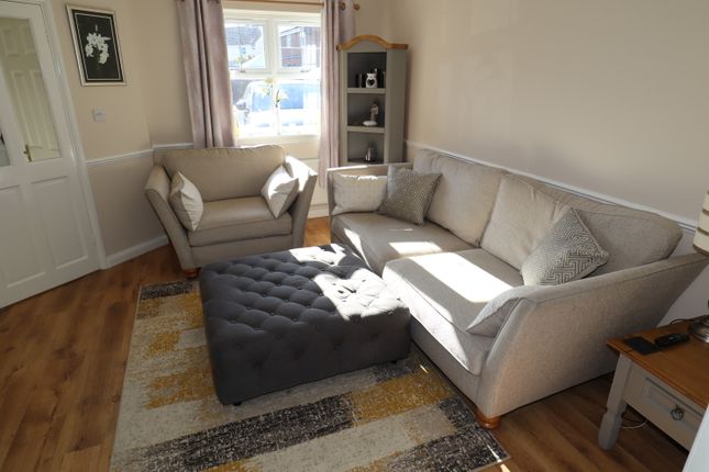 43, Norwich Drive, Bracebridge Heath photo 3