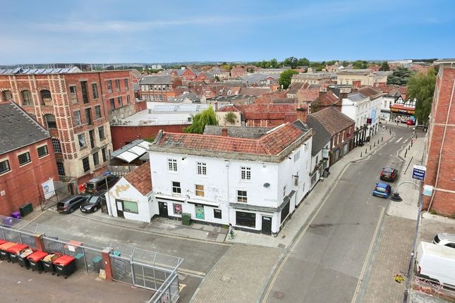 2-bed flat on Trowbridge, £190,000