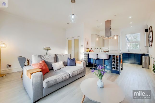 Thumbnail Flat to rent in Hanover Road, London