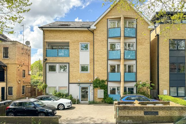 Flat for sale in Westbourne Drive, Forest Hill, London