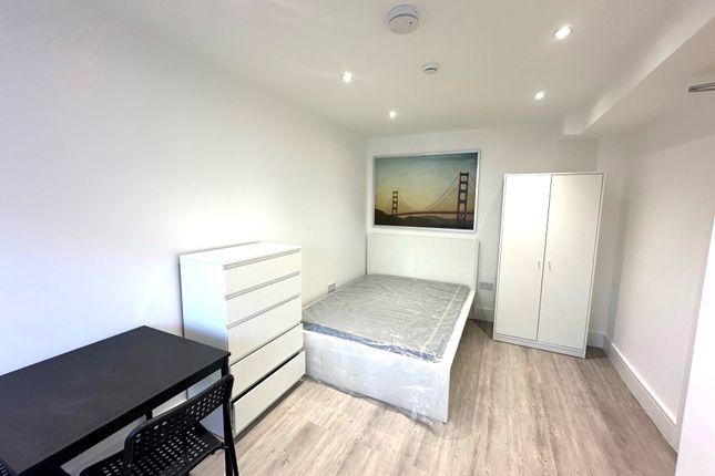Thumbnail Room to rent in Willow Way, Potters Bar