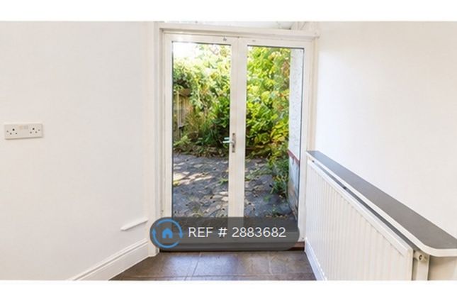Brockenhurst Gardens, London photo 5